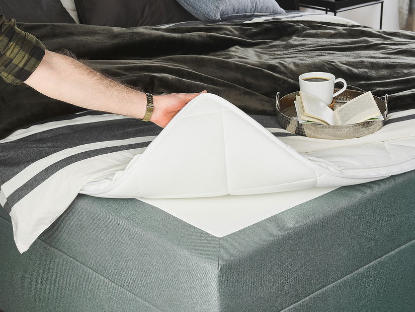 Manželská postel Boxspring 180 cm SENNOR (s matracemi a úl. prostorem) (světle zelená)