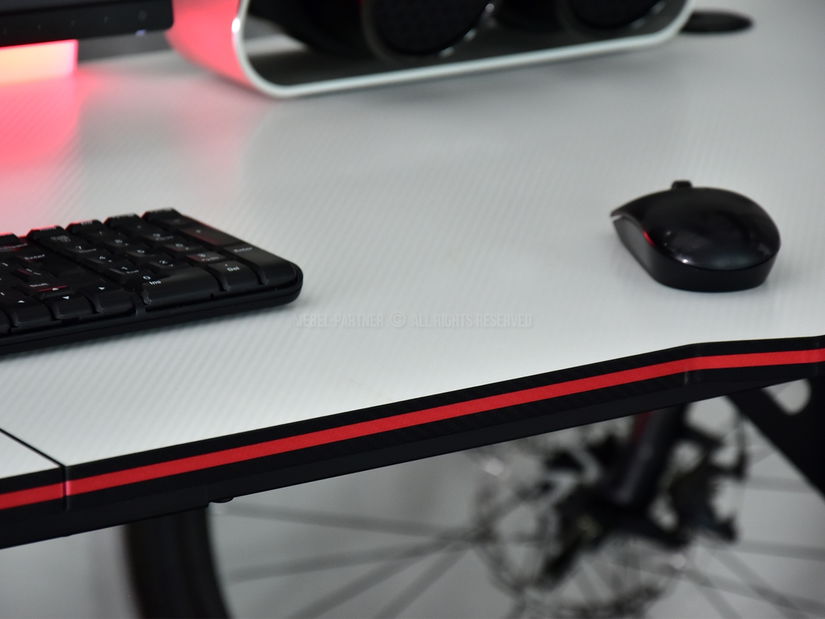 PC stolek Matts 160 (bílá + černá)