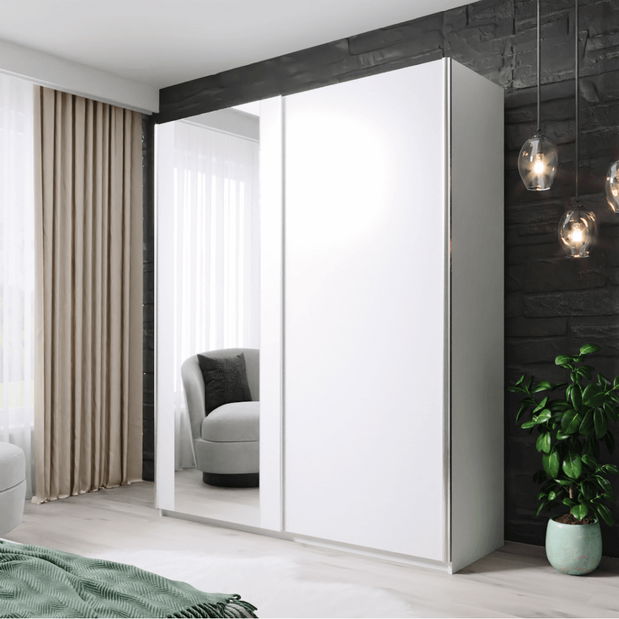 Šatní skříň s posuvnými dveřmi Briana 150 (bílá)