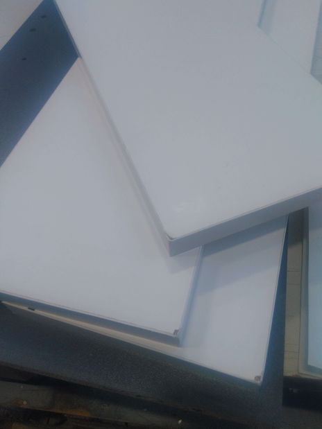 Komoda Crueldad (grafit + biela) *bazar