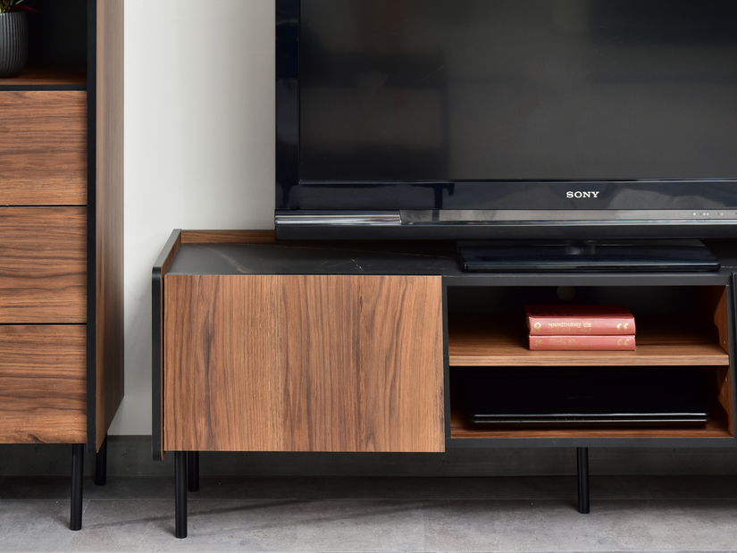 Komoda Protegidas P07 (černá)