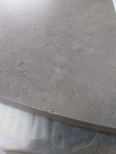 Jídelní stůl Bird (beton + černá) *bazar