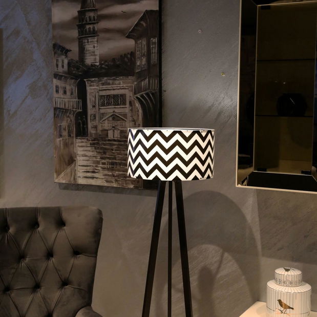 Stojanová lampa Amorekko 5 (černá + bílá)